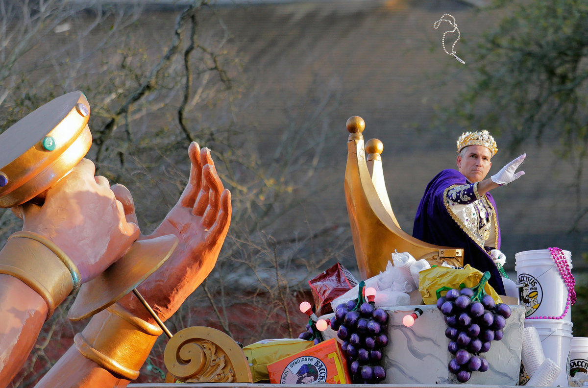 Krewe of Bacchus 2017 rolls in New Orleans: See Mardi Gras parade photos